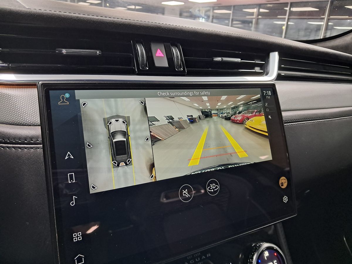 2021 Jaguar F-PACE SVR Premium photo 19