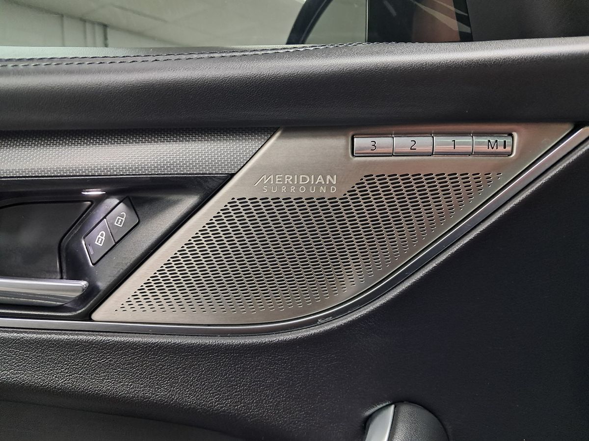 2021 Jaguar F-PACE SVR Premium photo 11