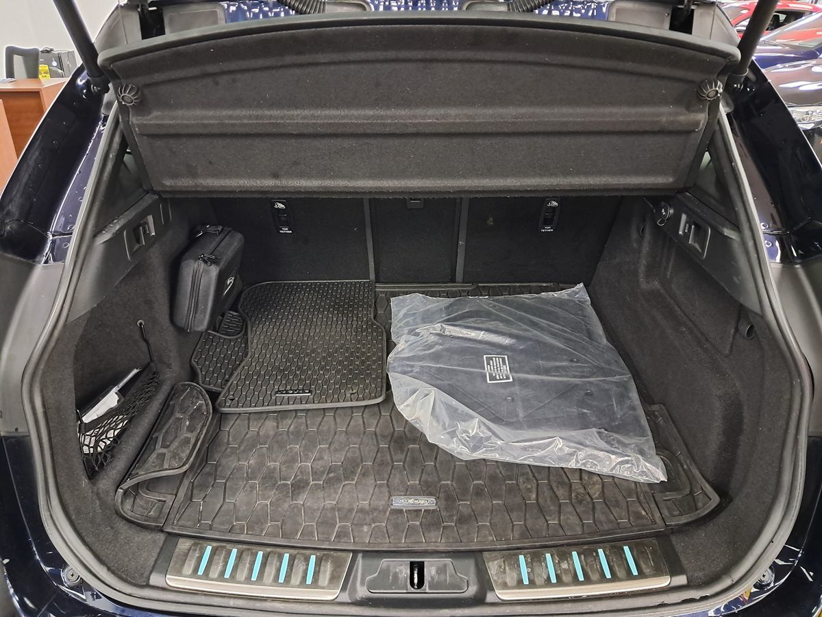 2021 Jaguar F-PACE SVR Premium photo 38