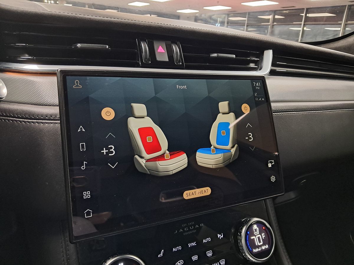 2021 Jaguar F-PACE SVR Premium photo 21