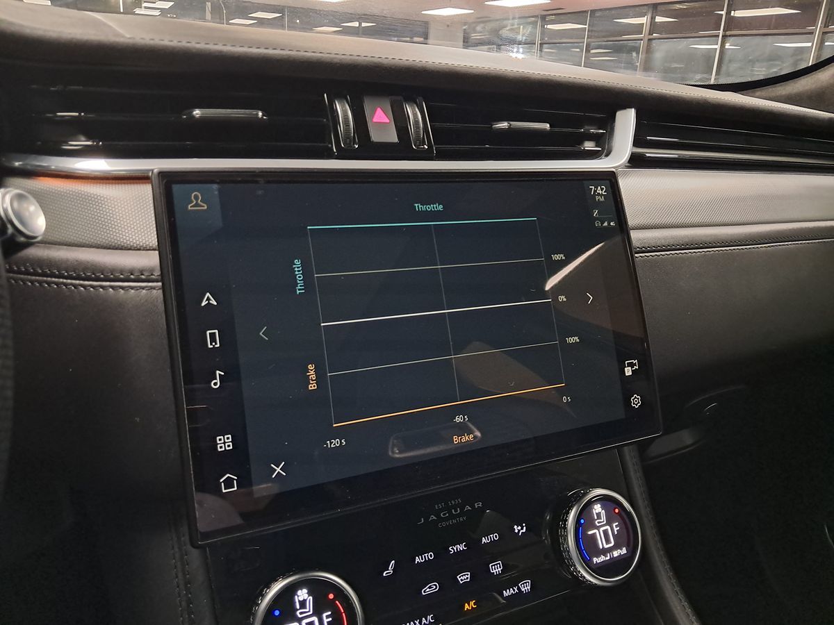 2021 Jaguar F-PACE SVR Premium photo 27