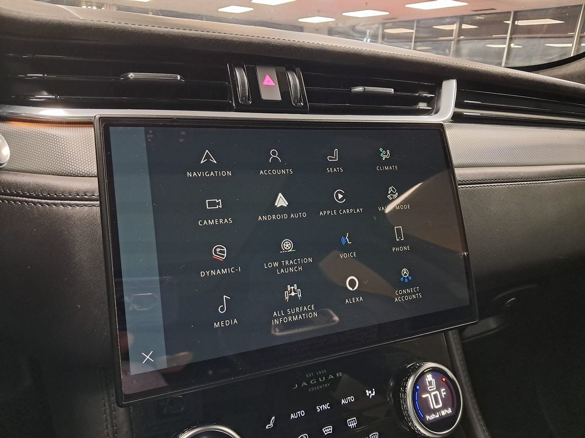 2021 Jaguar F-PACE SVR Premium photo 28