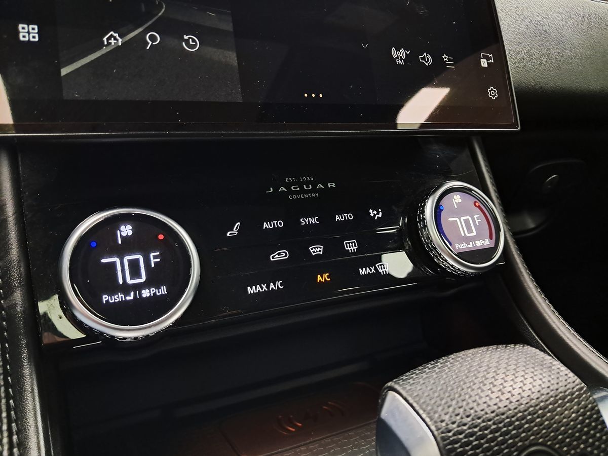 2021 Jaguar F-PACE SVR Premium photo 29
