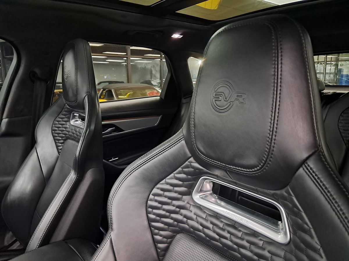 2021 Jaguar F-PACE SVR Premium photo 6