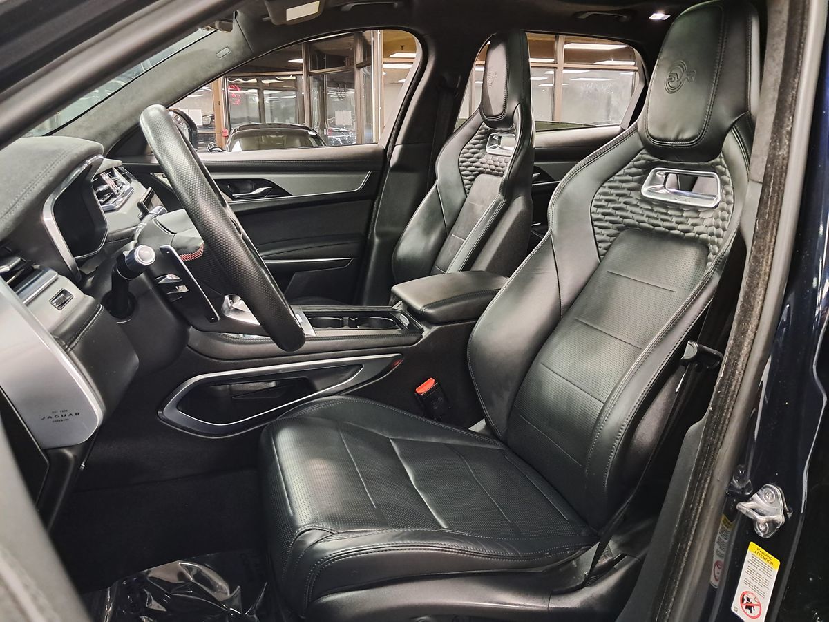 2021 Jaguar F-PACE SVR Premium photo 5