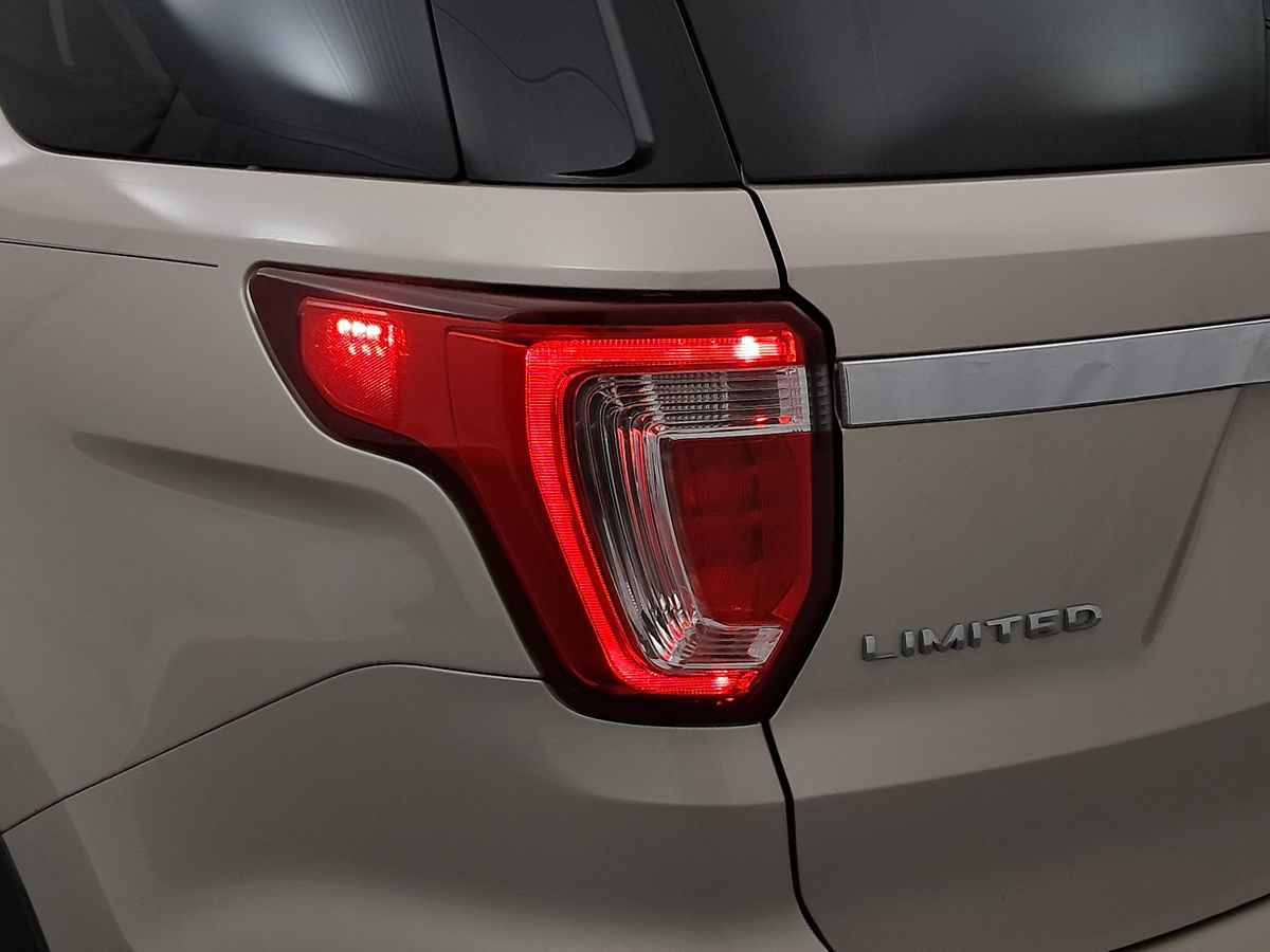 2017 Ford Explorer Limited - Photo 7