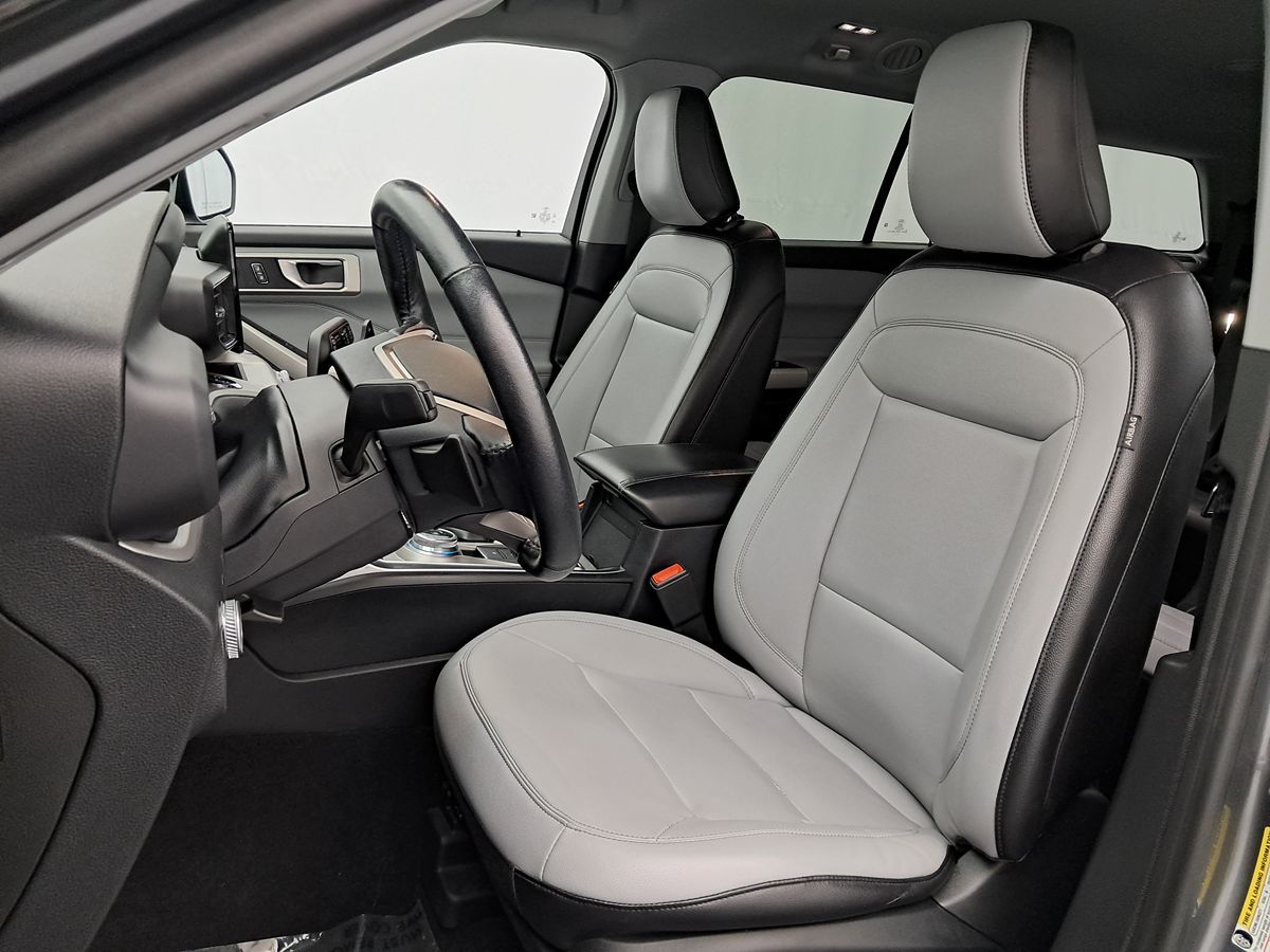 2021 Ford Explorer XLT photo 4