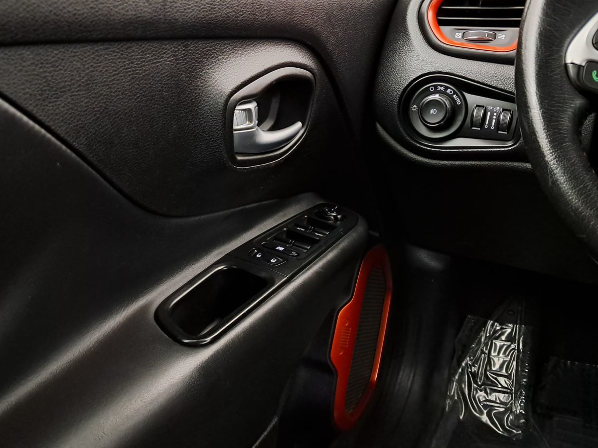2017 Jeep Renegade Trailhawk photo 4