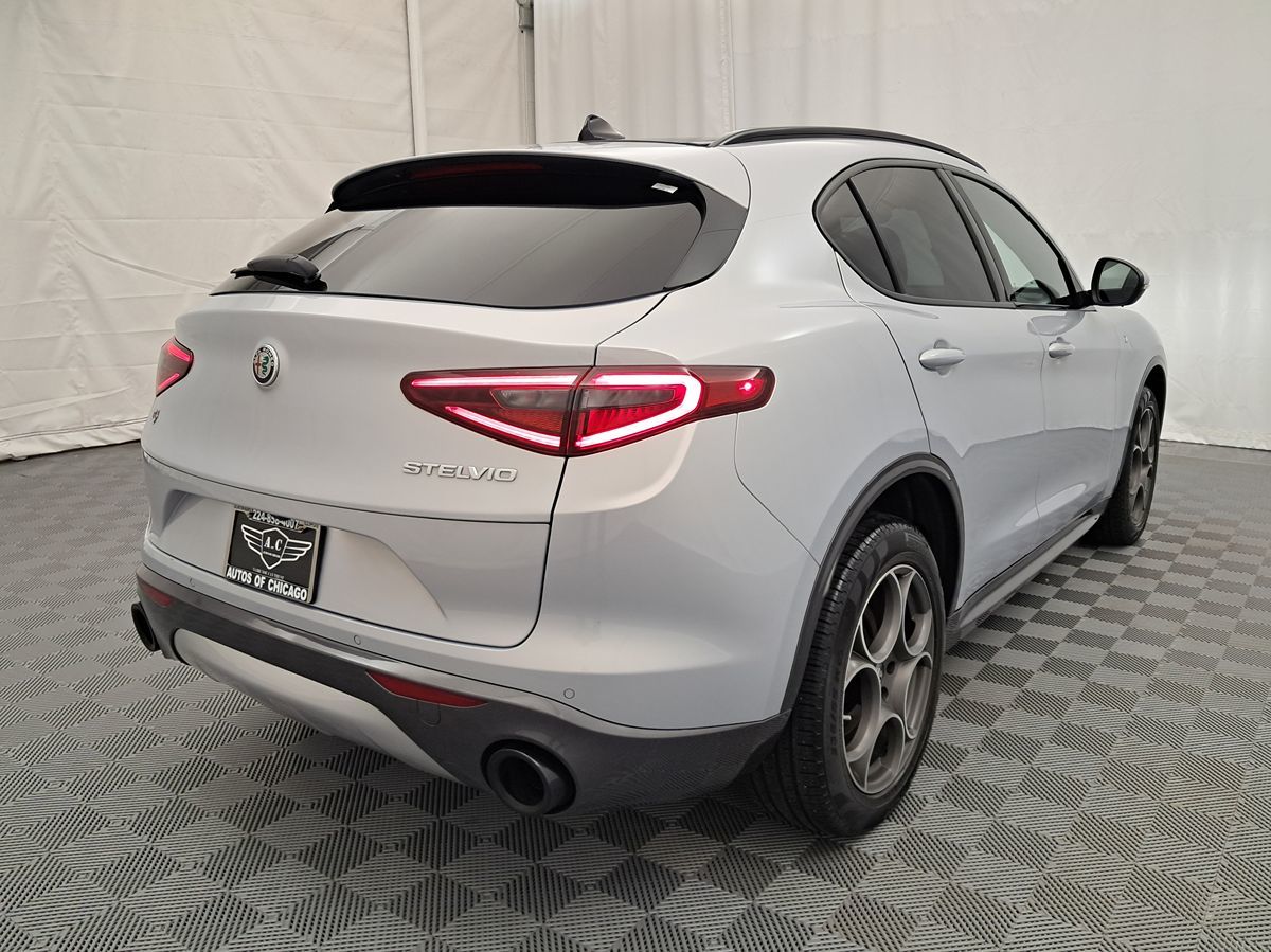 2022 Alfa Romeo Stelvio Ti photo 3
