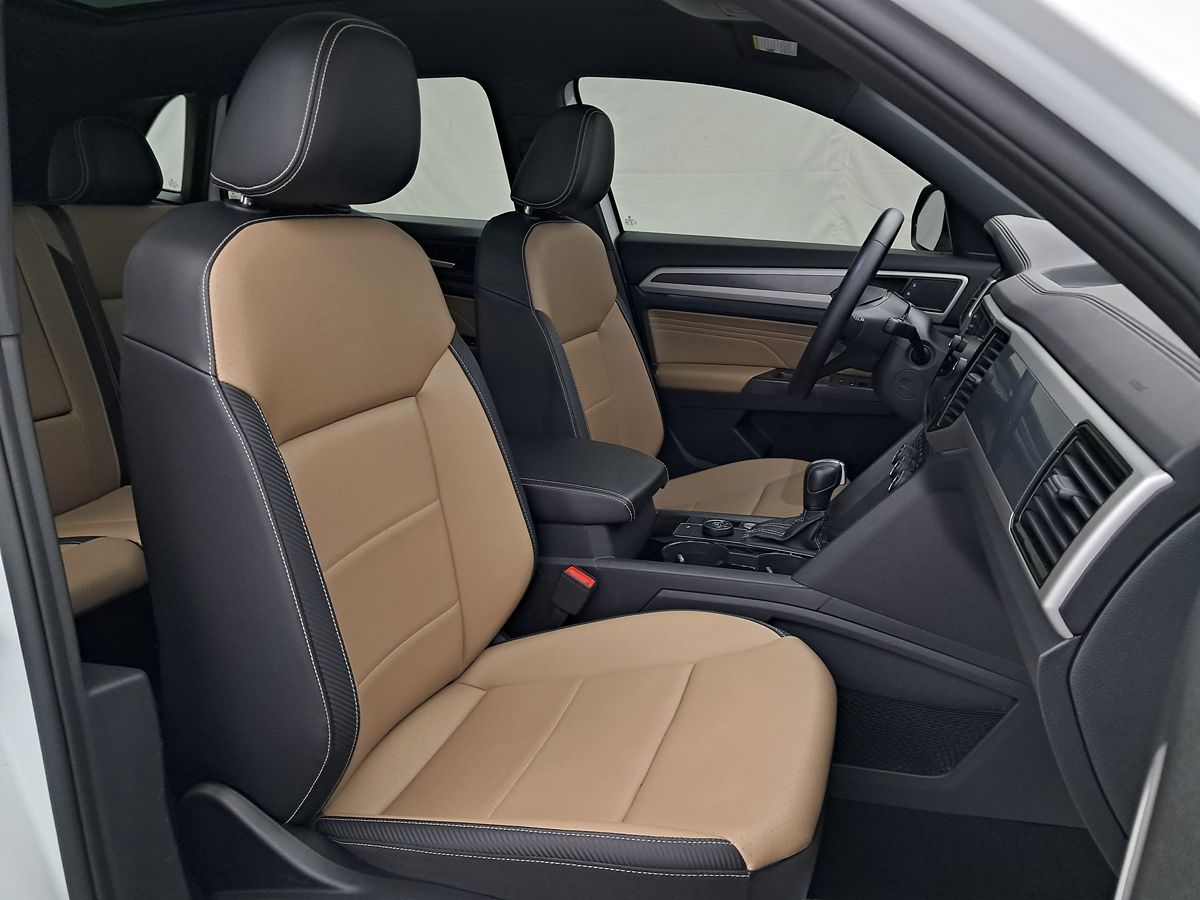 2023 Volkswagen Atlas Cross Sport SEL photo 3