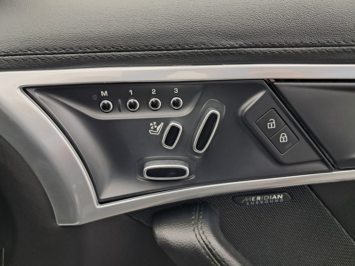 2021 Jaguar F-TYPE P300 photo 25