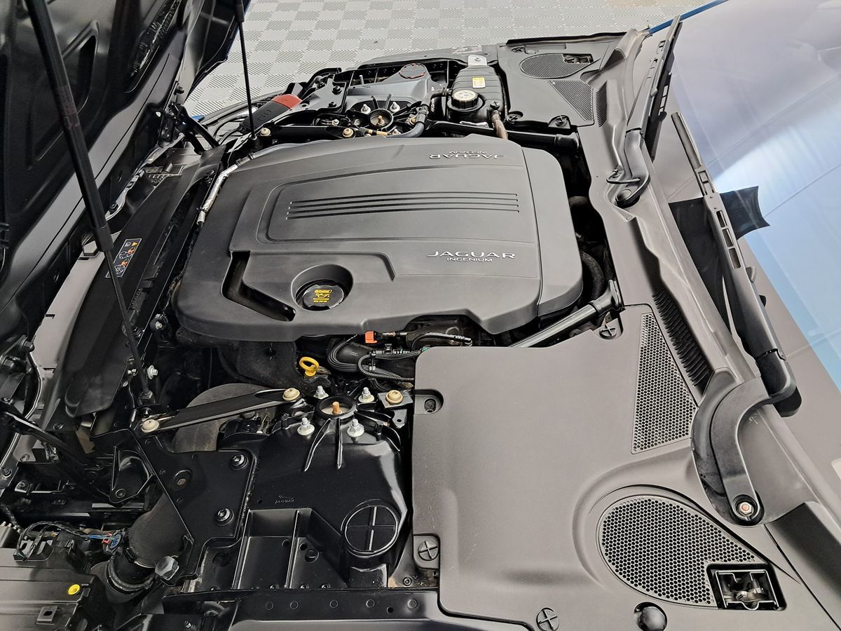 2021 Jaguar F-TYPE P300 photo 28