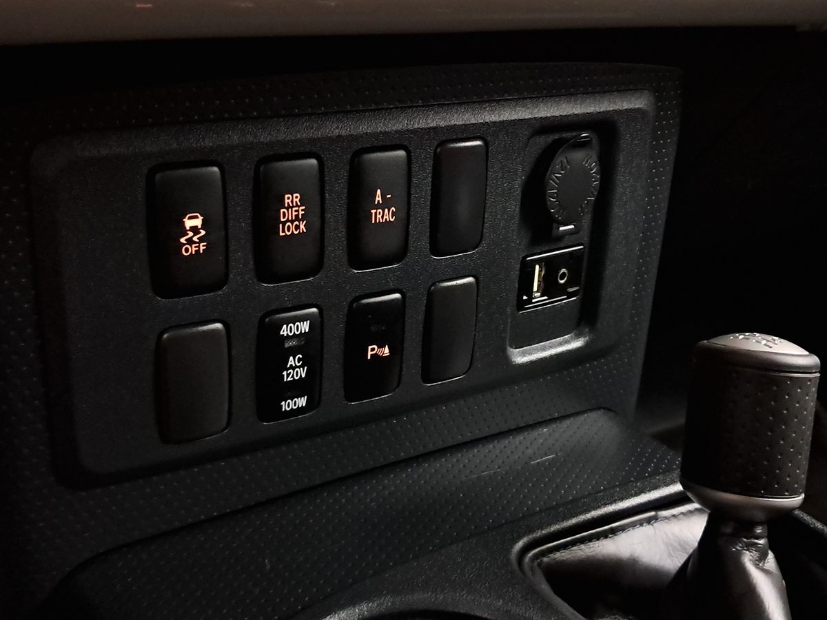 Sold 2014 Toyota FJ Cruiser Premium 4WD in Arlington Heights