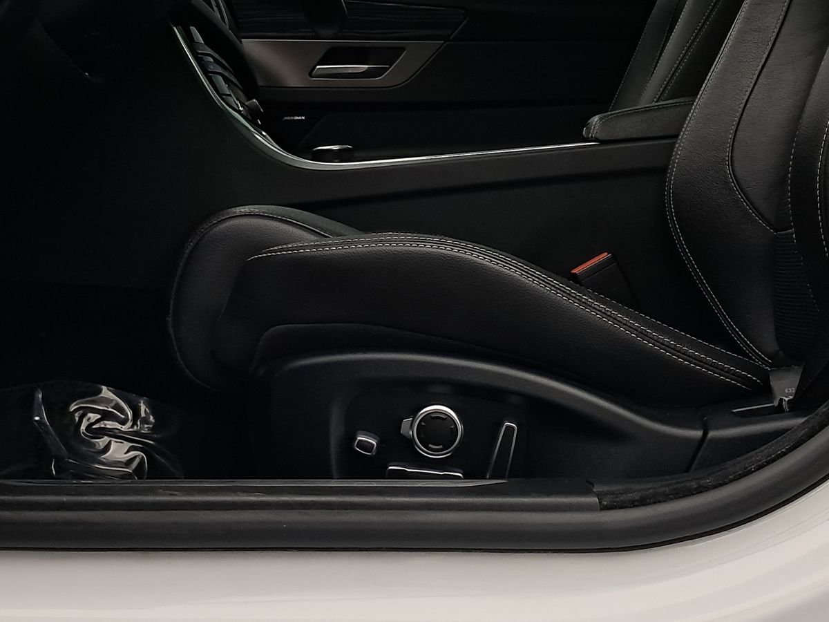 2018 Jaguar XF S Premium AWD photo 7