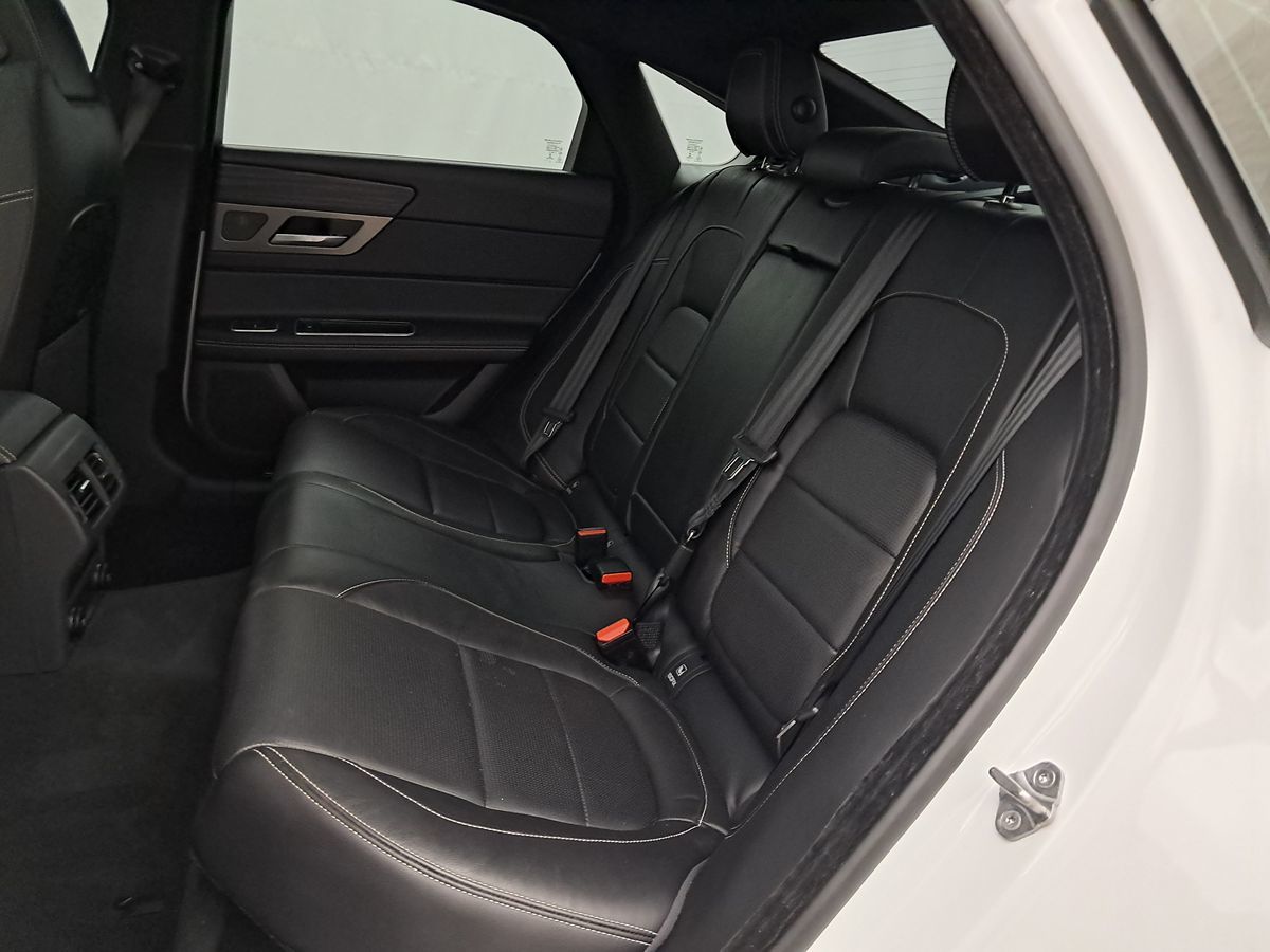 2018 Jaguar XF S Premium AWD photo 31
