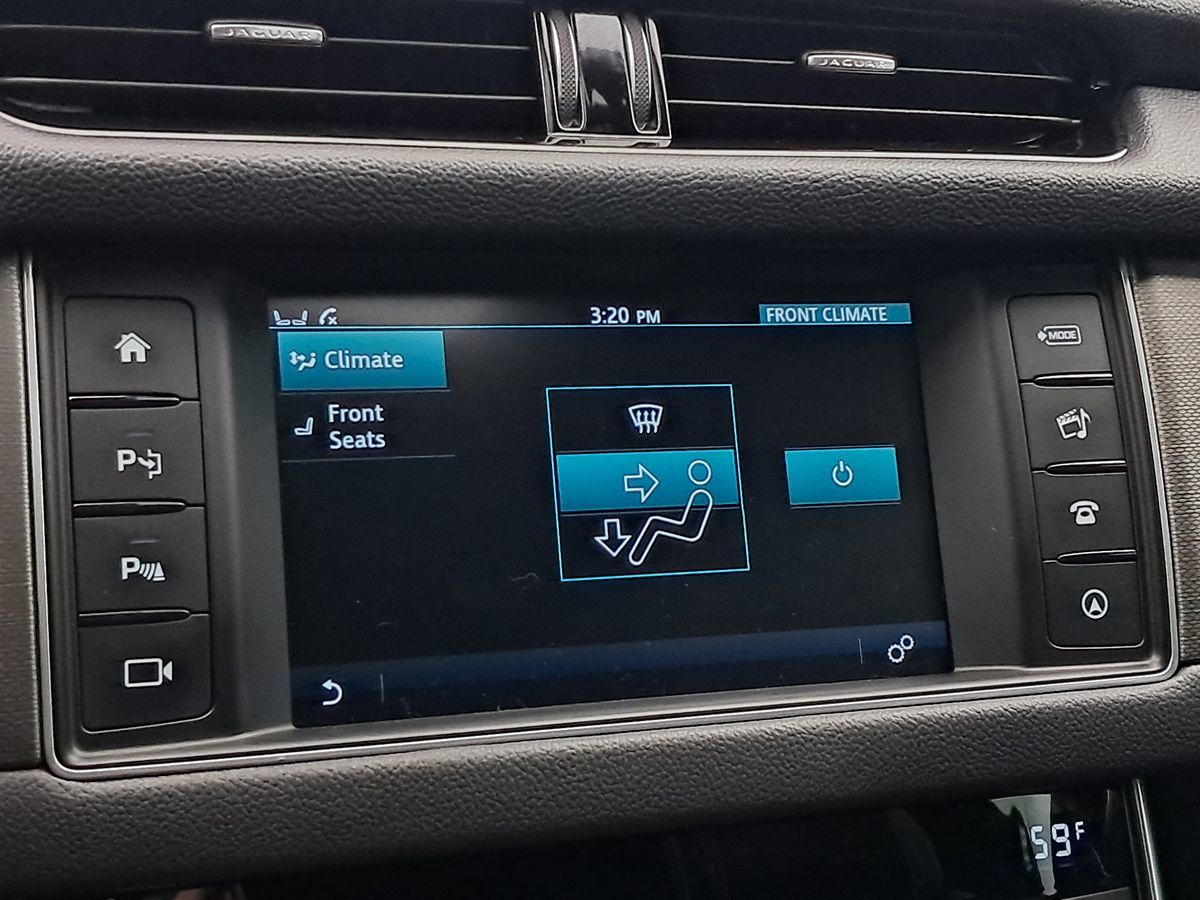 2018 Jaguar XF S Premium AWD photo 27