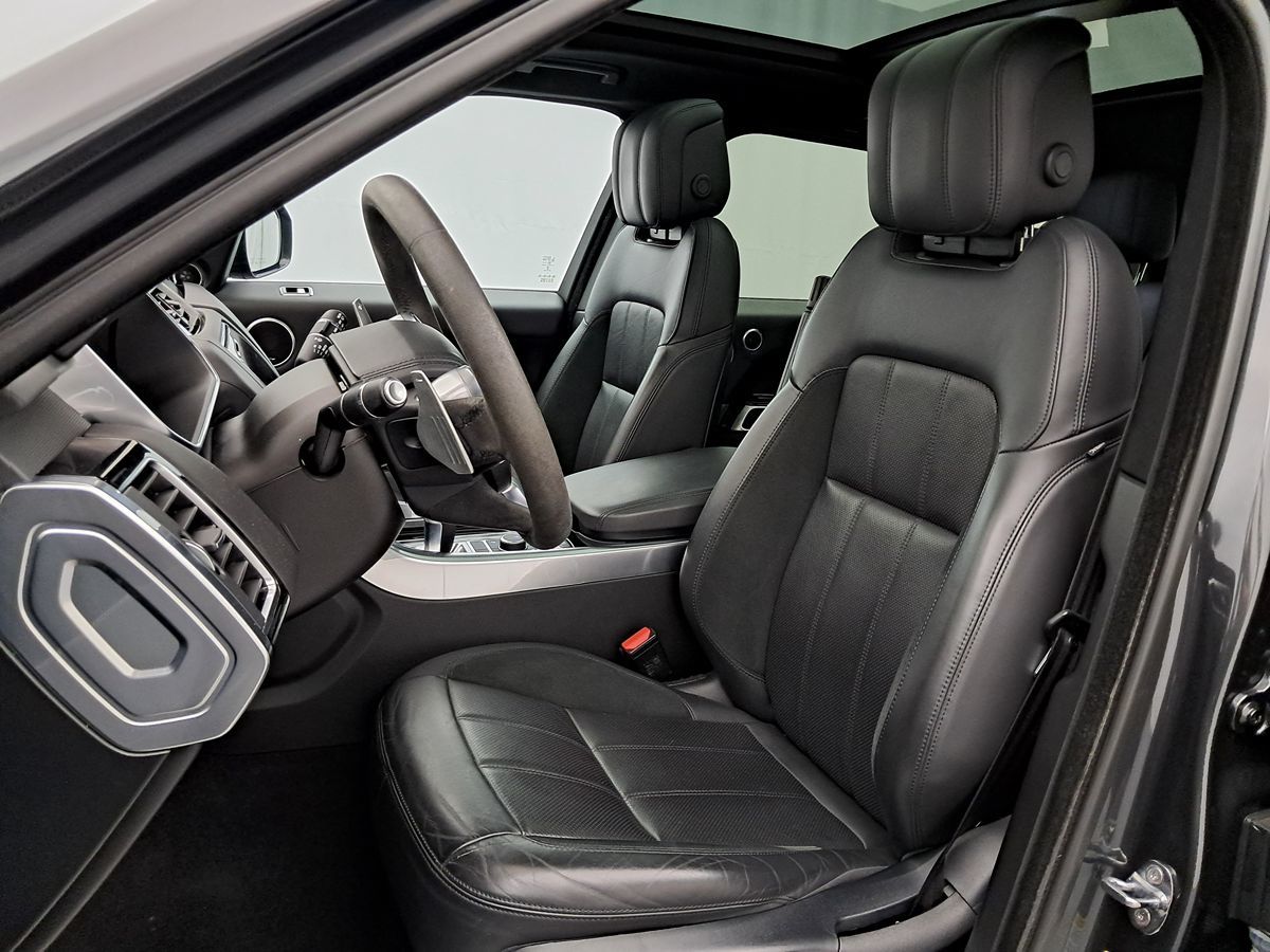 2019 Land Rover Range Rover Sport HST photo 4