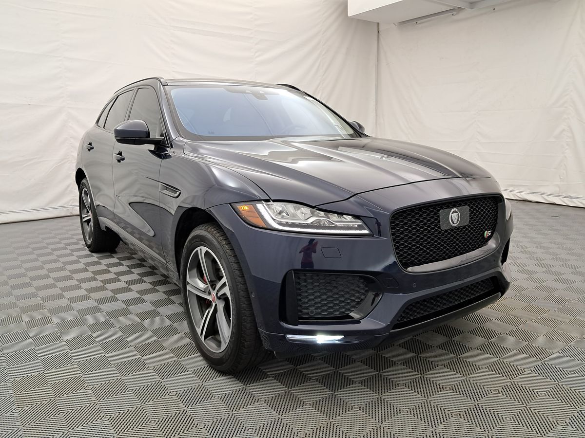 2019 Jaguar F-PACE Premium photo 2