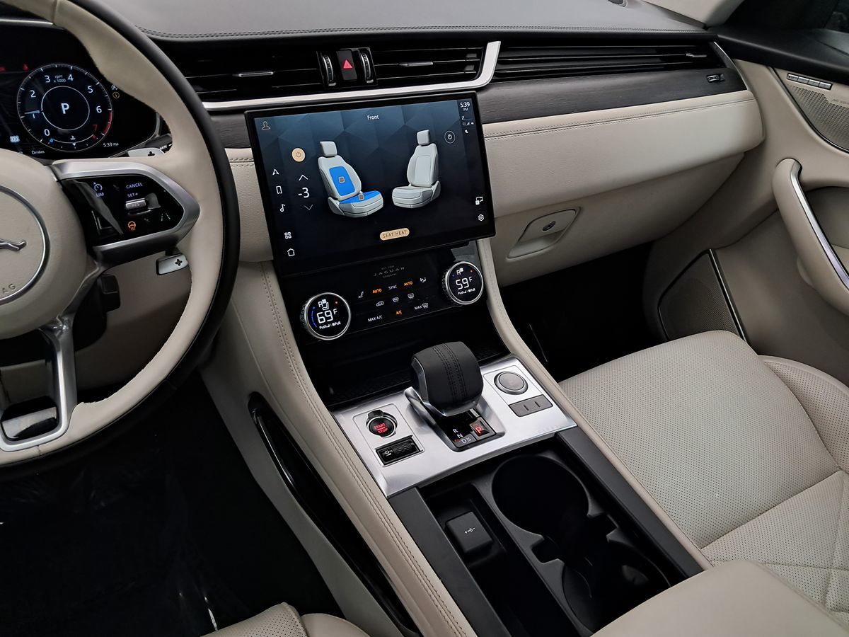 2021 Jaguar F-PACE Premium P250 photo 15