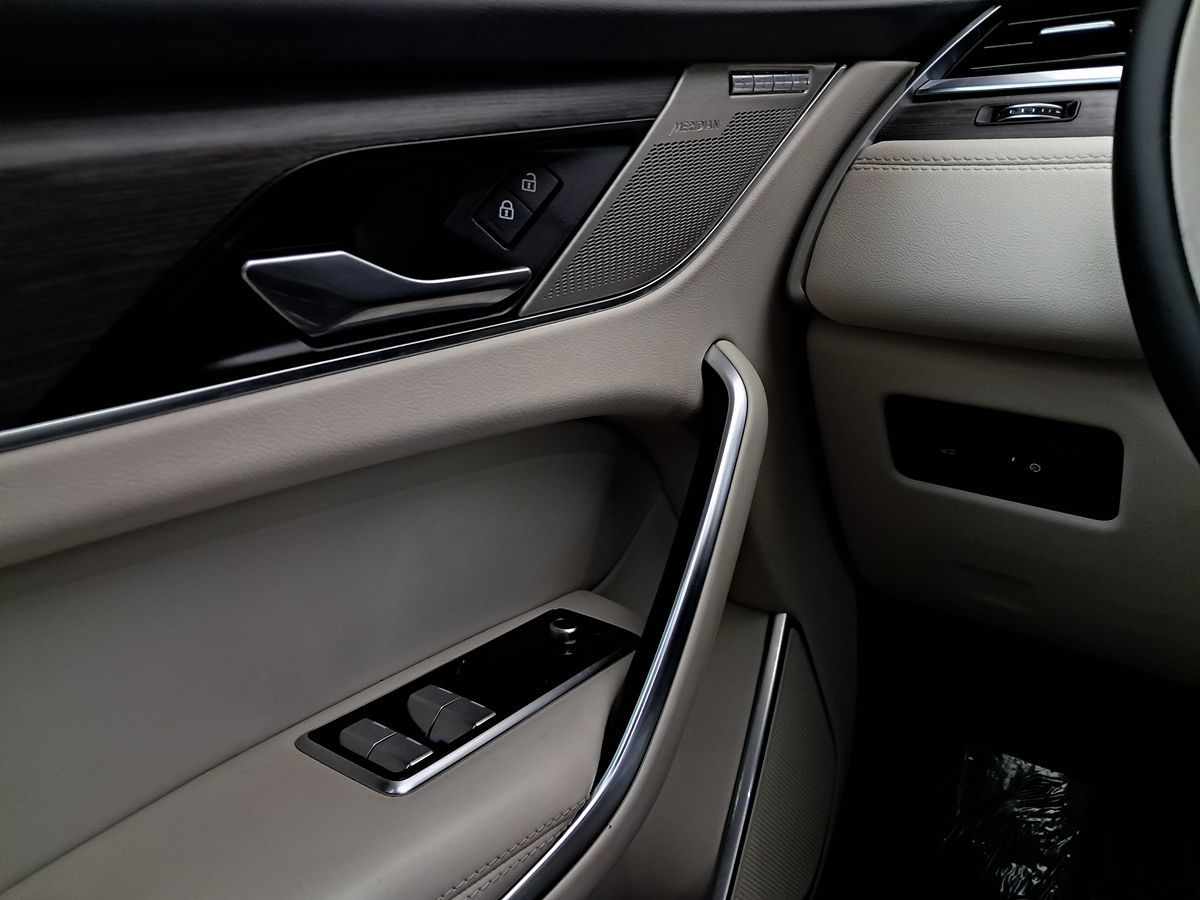 2021 Jaguar F-PACE Premium P250 photo 12