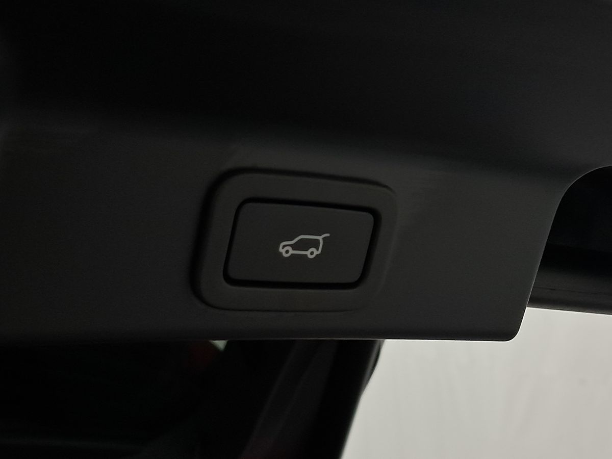 2021 Jaguar F-PACE Premium P250 photo 36