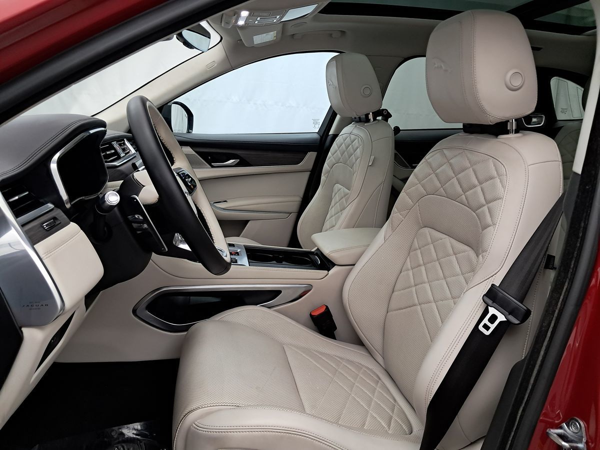 2021 Jaguar F-PACE Premium P250 photo 5