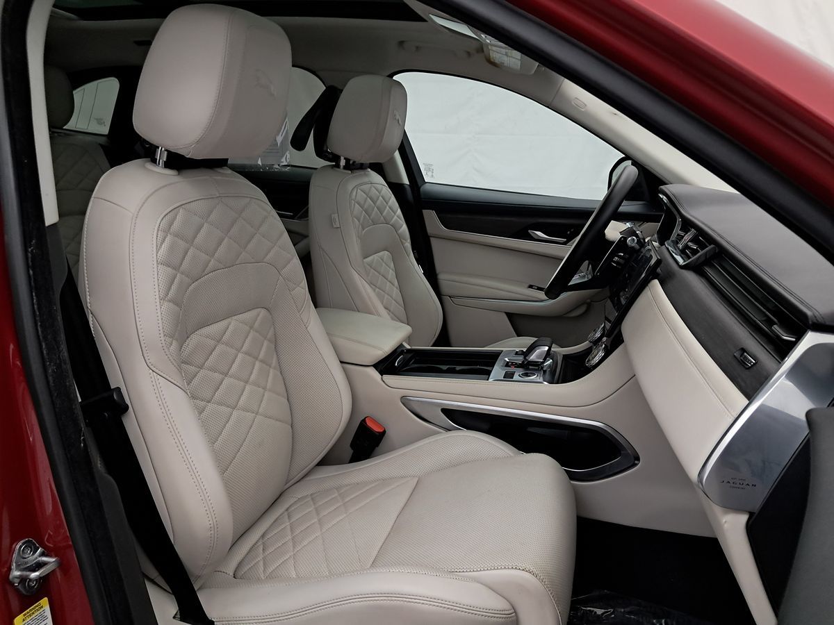 2021 Jaguar F-PACE Premium P250 photo 3