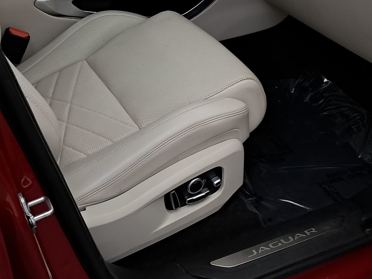 2021 Jaguar F-PACE Premium P250 photo 34