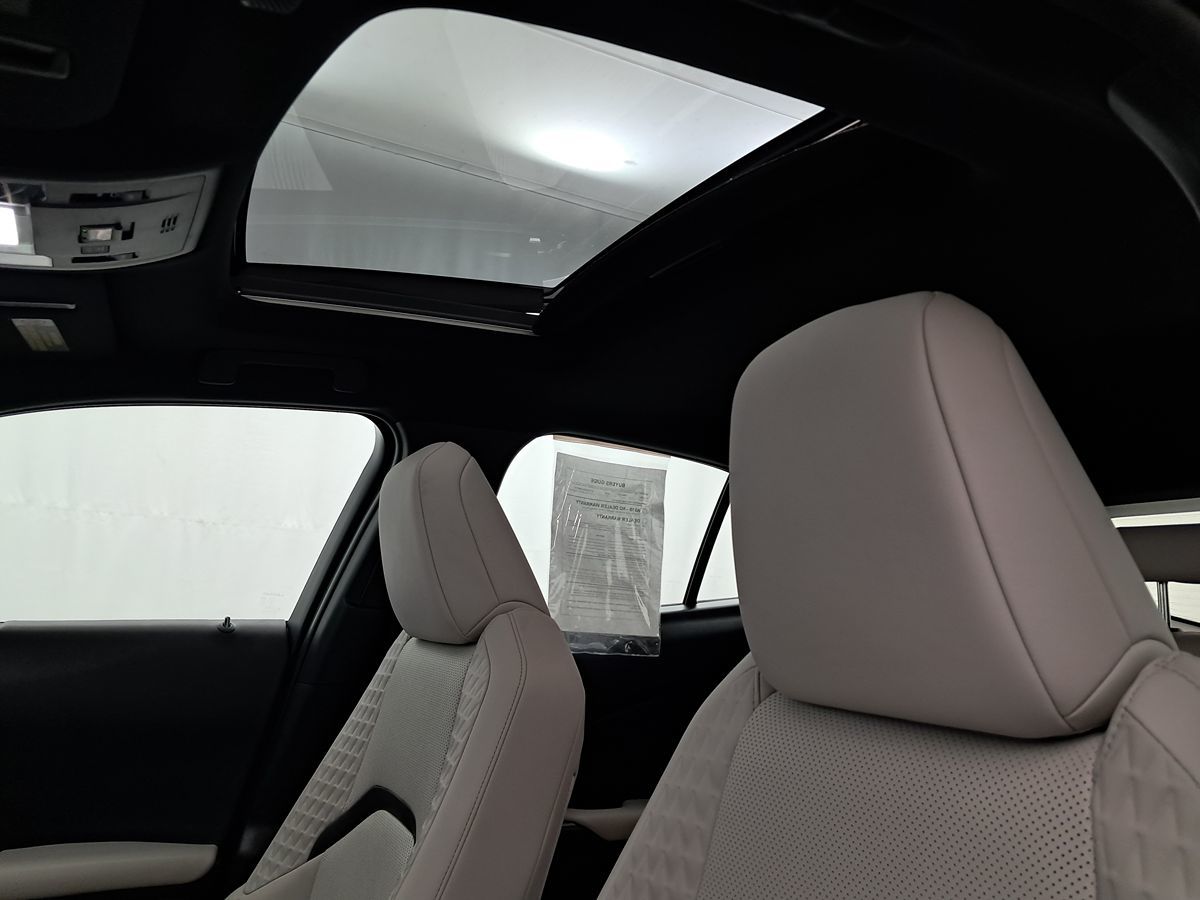 2020 Lexus UX 250h Premium photo 6