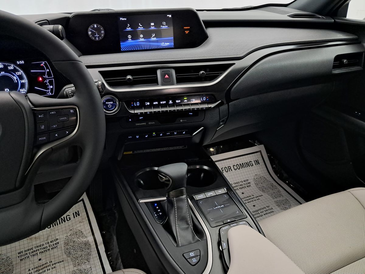 2020 Lexus UX 250h Premium photo 15