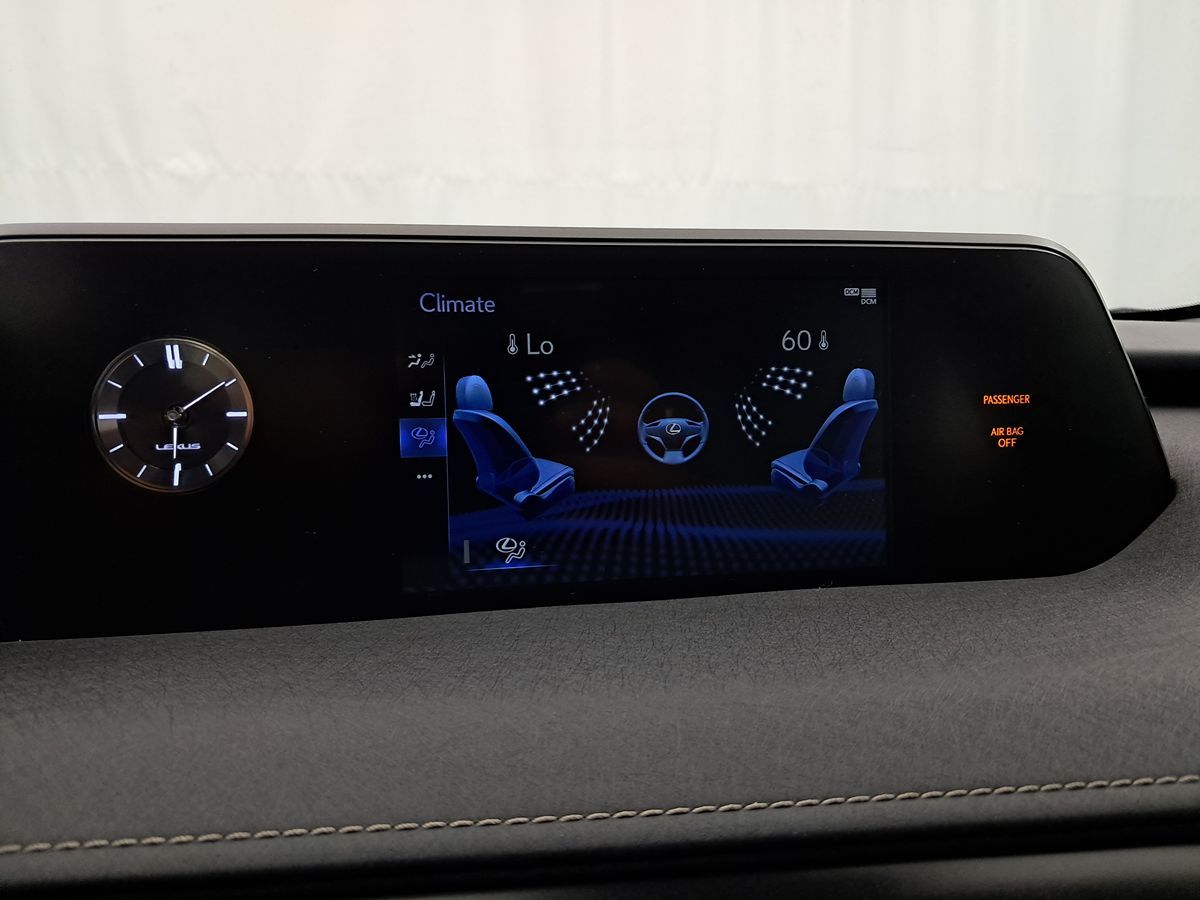 2020 Lexus UX 250h Premium photo 21