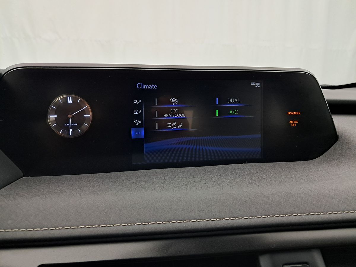 2020 Lexus UX 250h Premium photo 20