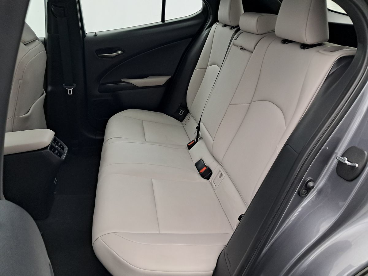 2020 Lexus UX 250h Premium photo 29