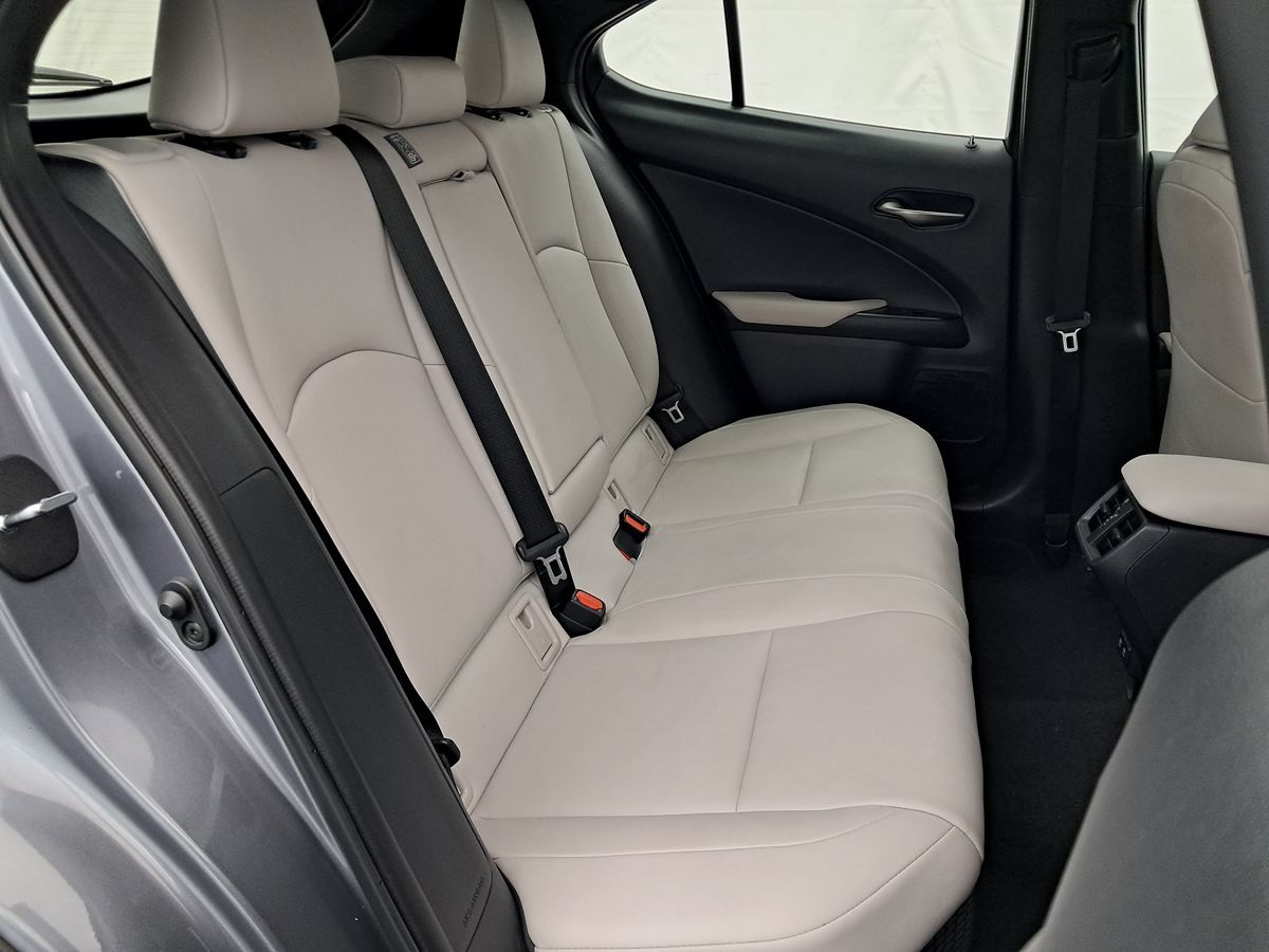 2020 Lexus UX 250h Premium photo 30