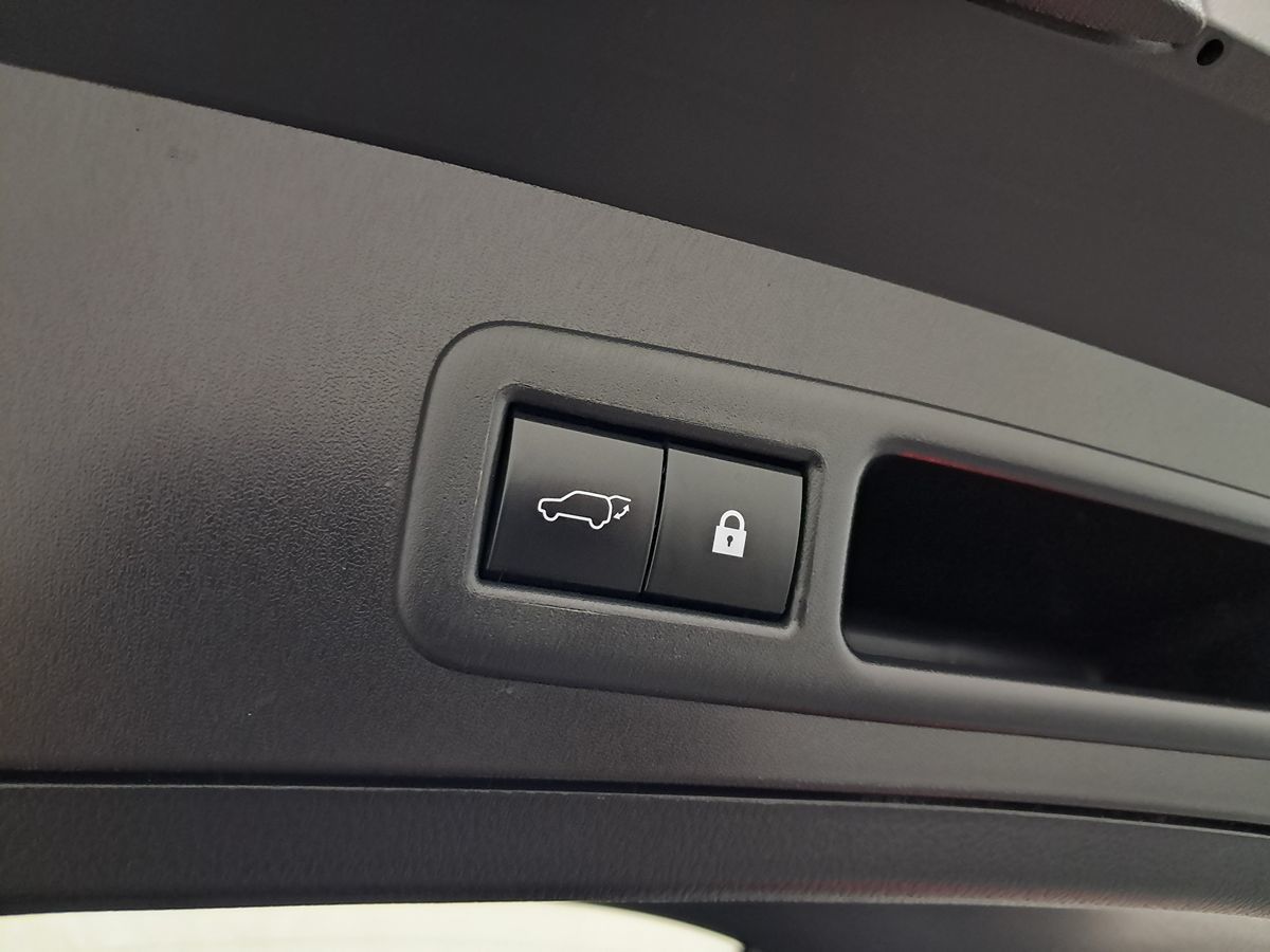 2020 Lexus UX 250h Premium photo 33