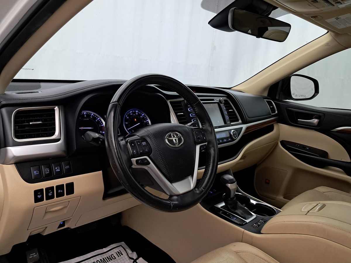 2019 Toyota Highlander Limited Platinum photo 4