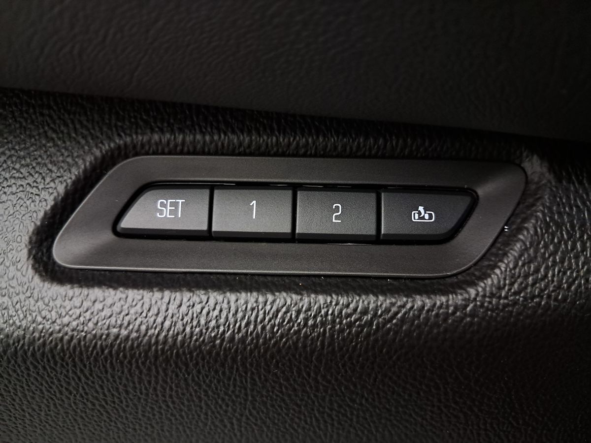 2016 Cadillac Escalade Standard photo 11