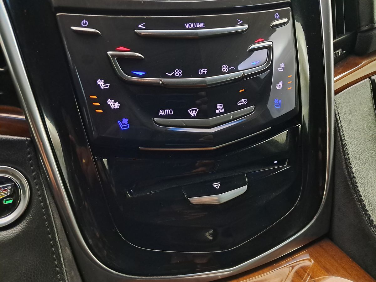 2016 Cadillac Escalade Standard photo 17