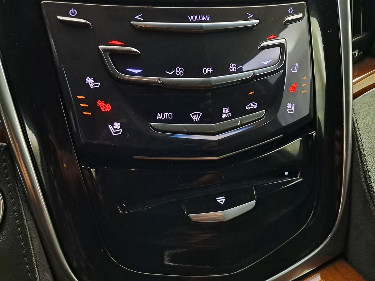 2016 Cadillac Escalade Standard photo 18