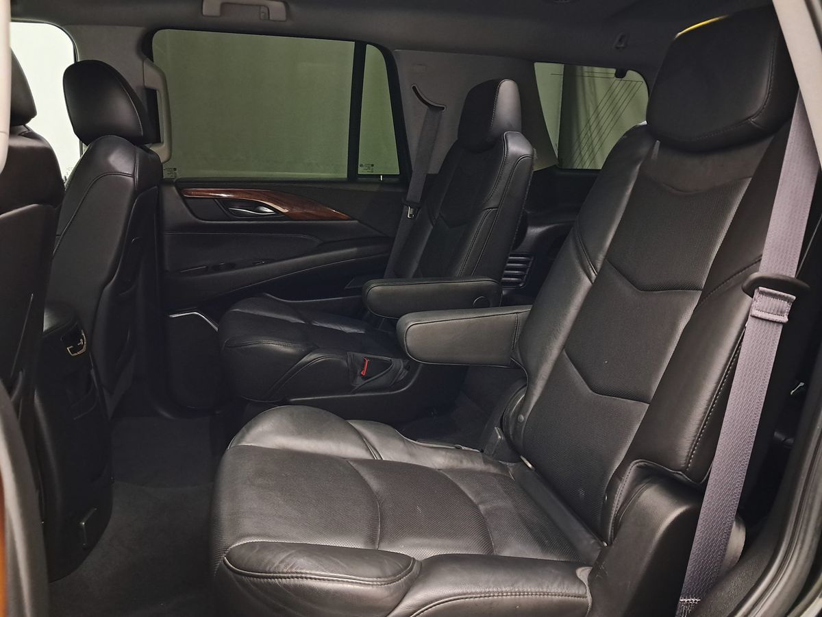 2016 Cadillac Escalade Standard photo 19