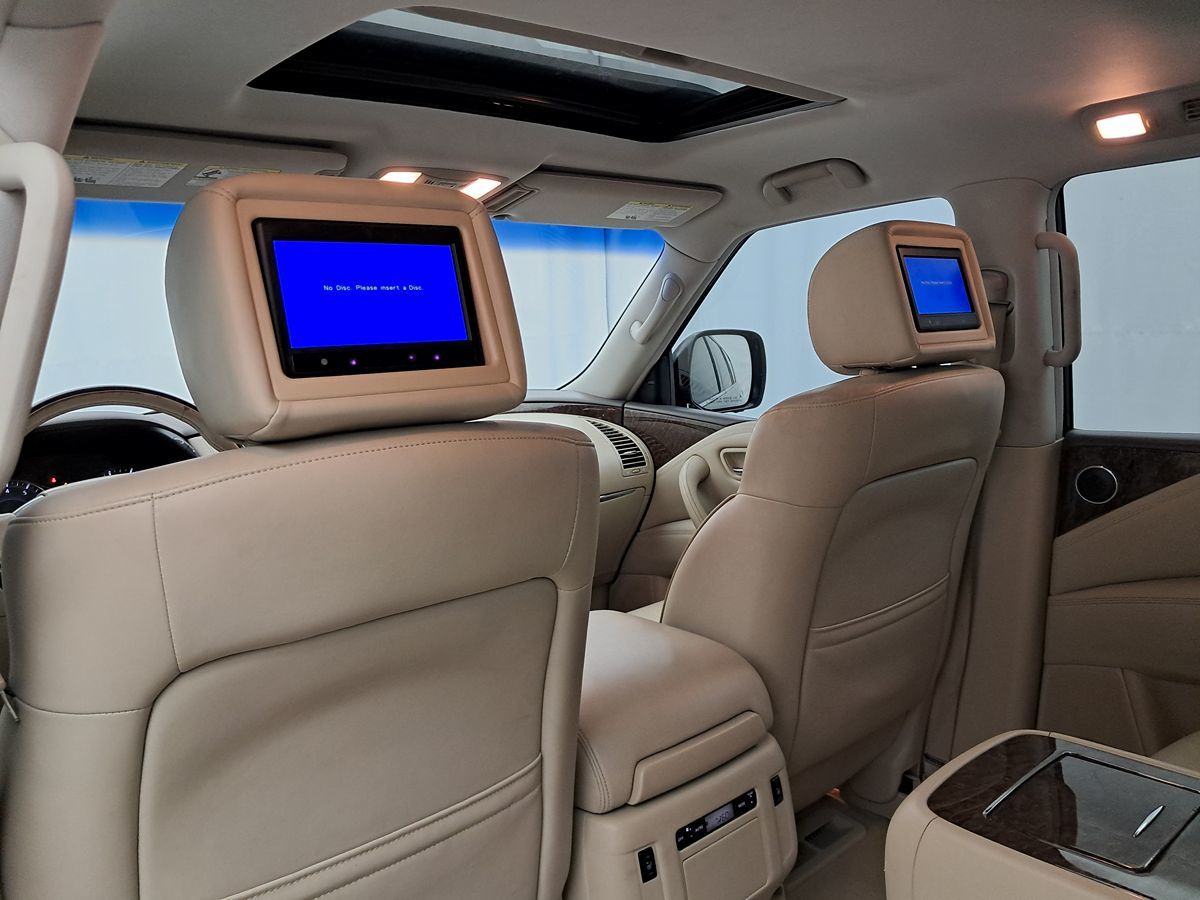 2015 Infiniti QX80 Premium photo 3