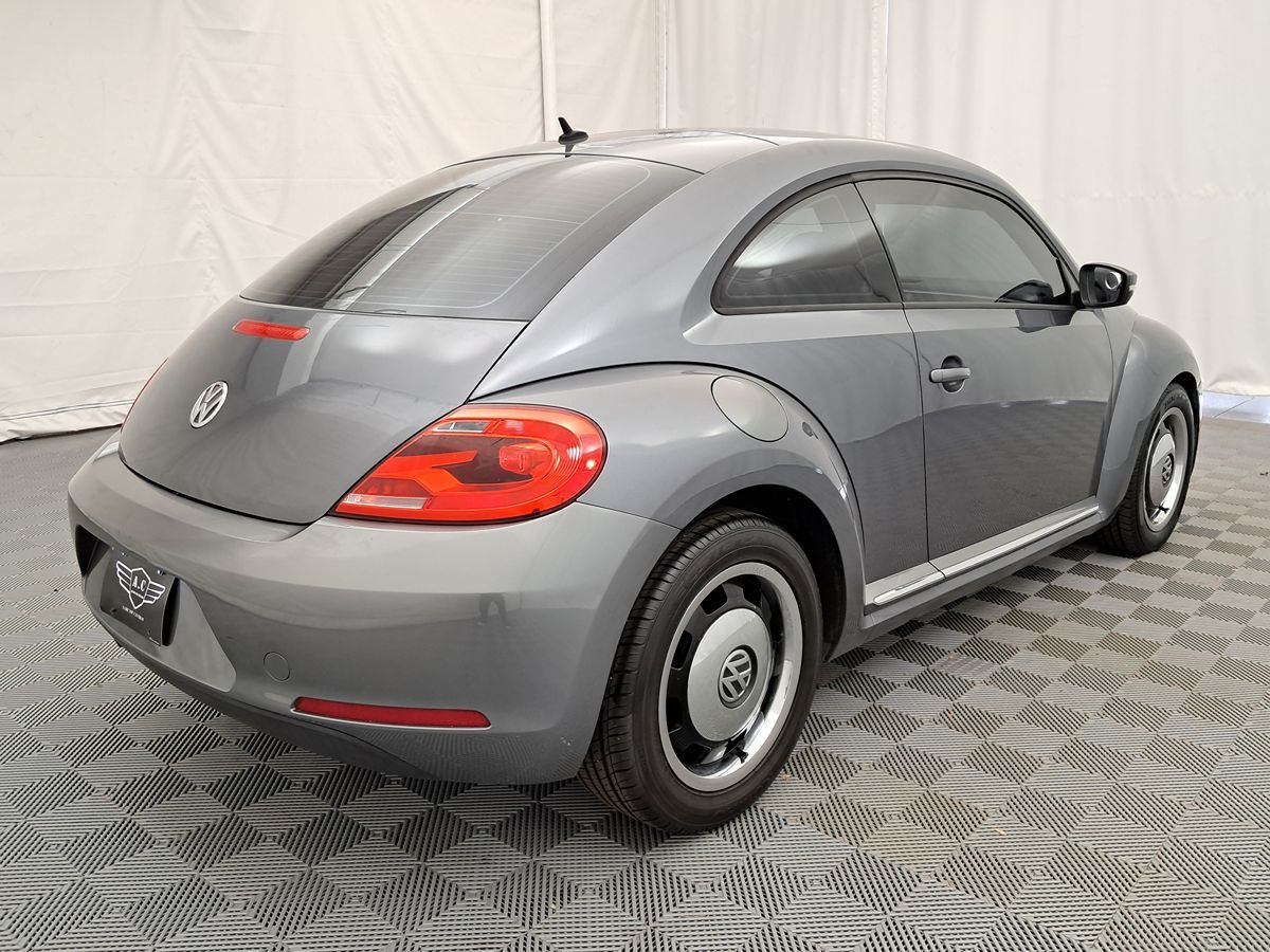 2012 Volkswagen Beetle 2.5L photo 2