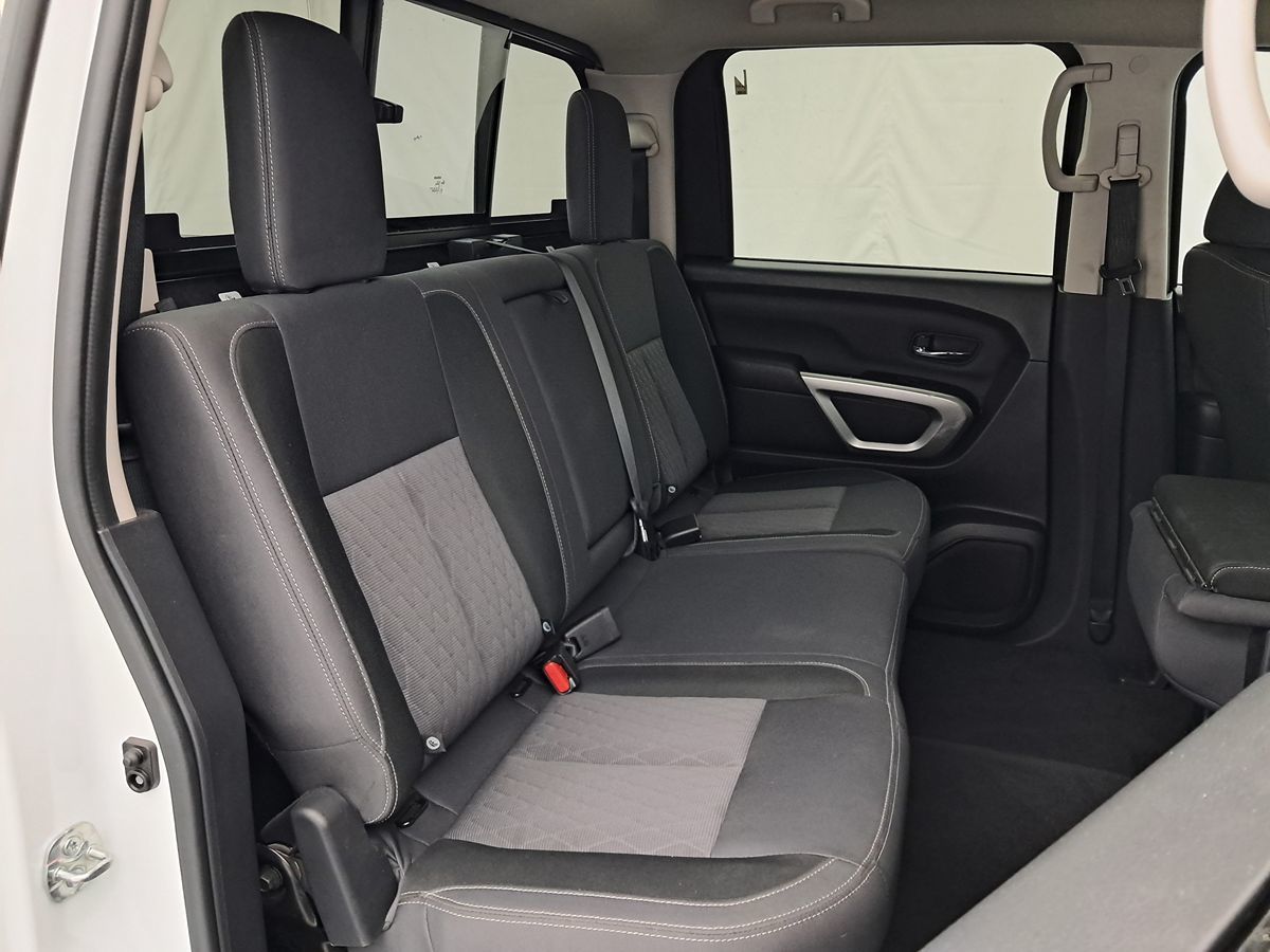 2023 Nissan Titan SV Crew Cab photo 23