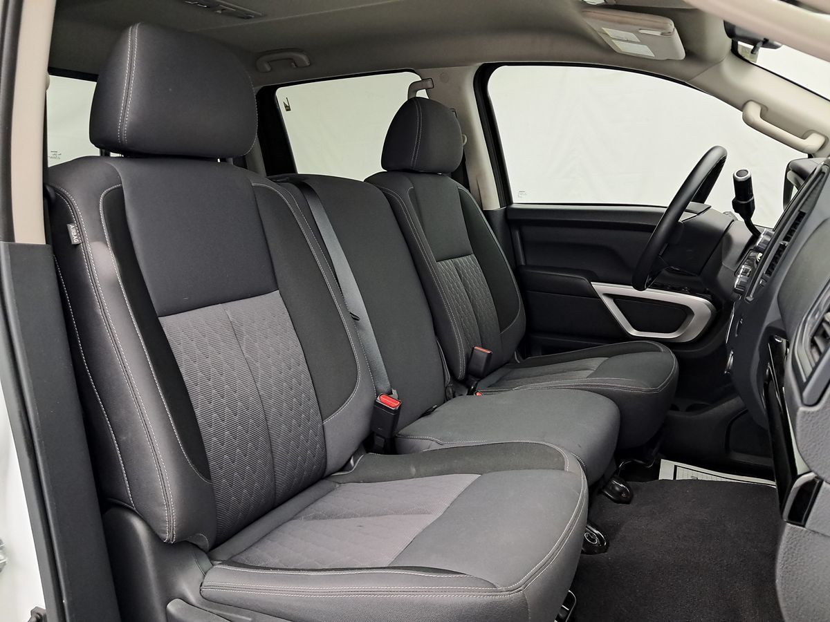 2023 Nissan Titan SV Crew Cab photo 24