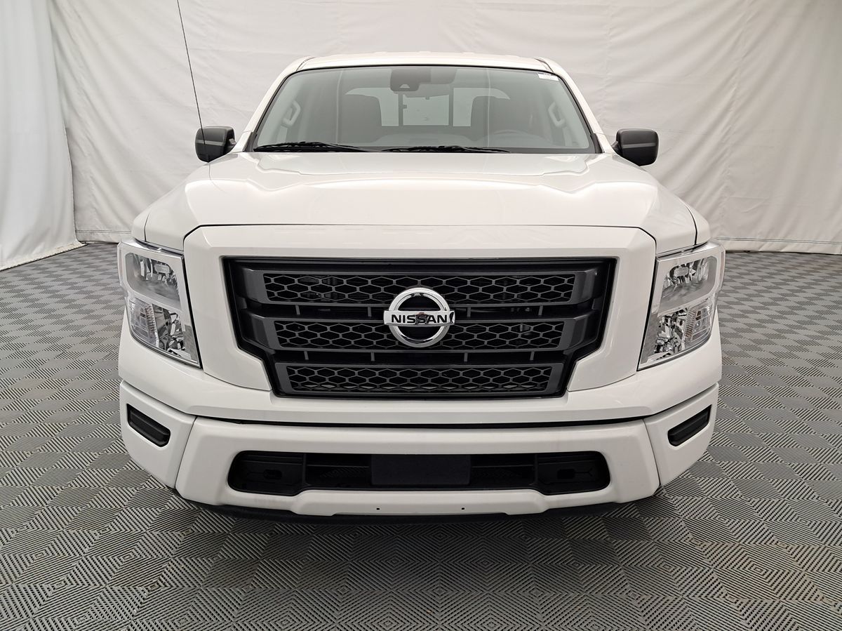 2023 Nissan Titan SV Crew Cab photo 2