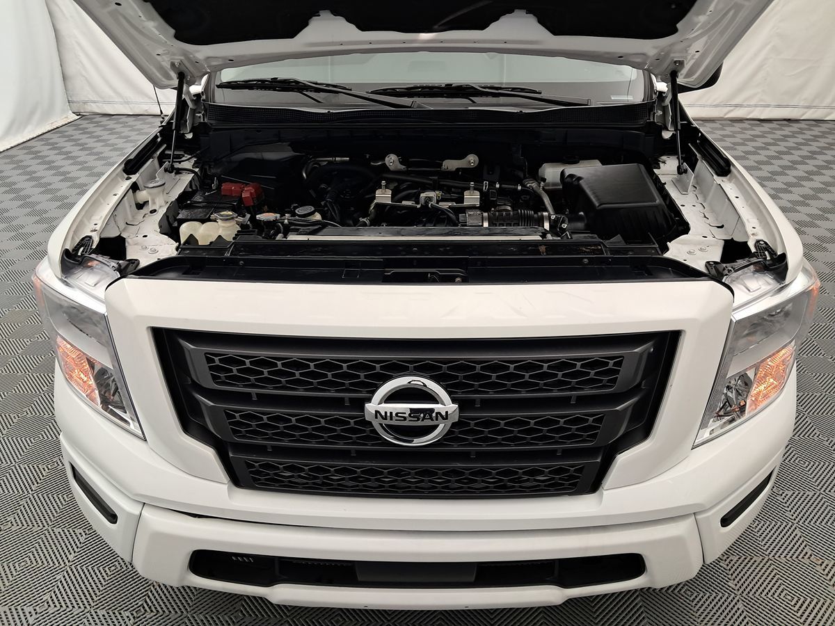 2023 Nissan Titan SV Crew Cab photo 25