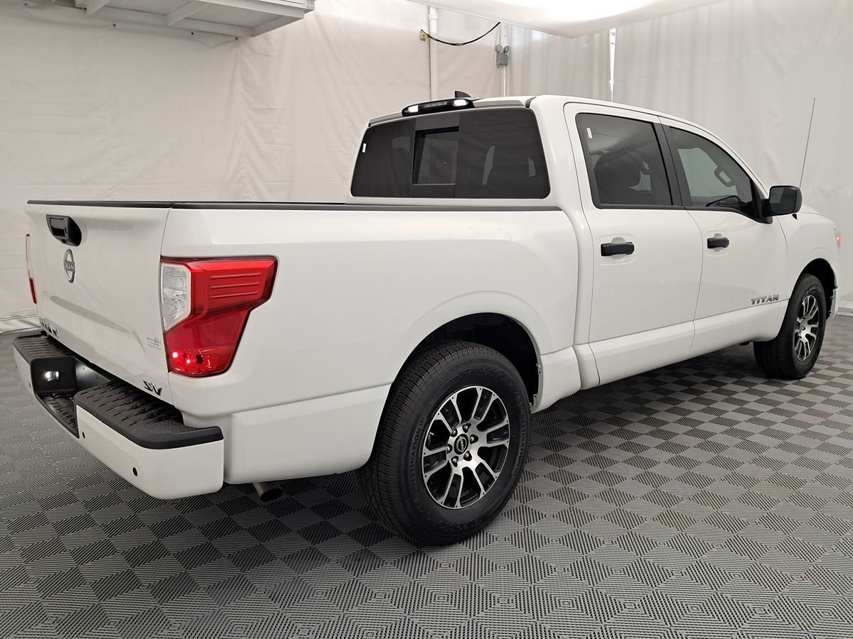 2023 Nissan Titan SV Crew Cab photo 4