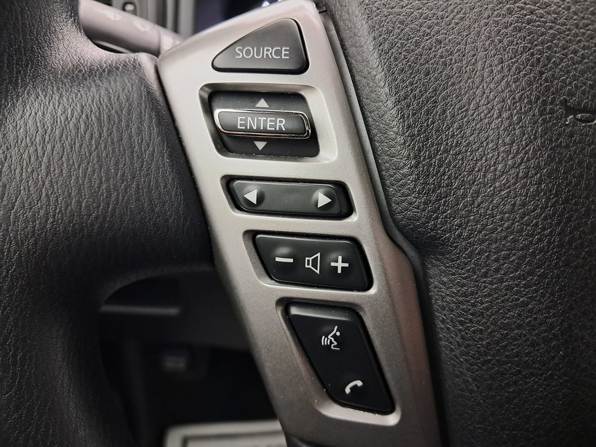 2023 Nissan Titan SV Crew Cab photo 15
