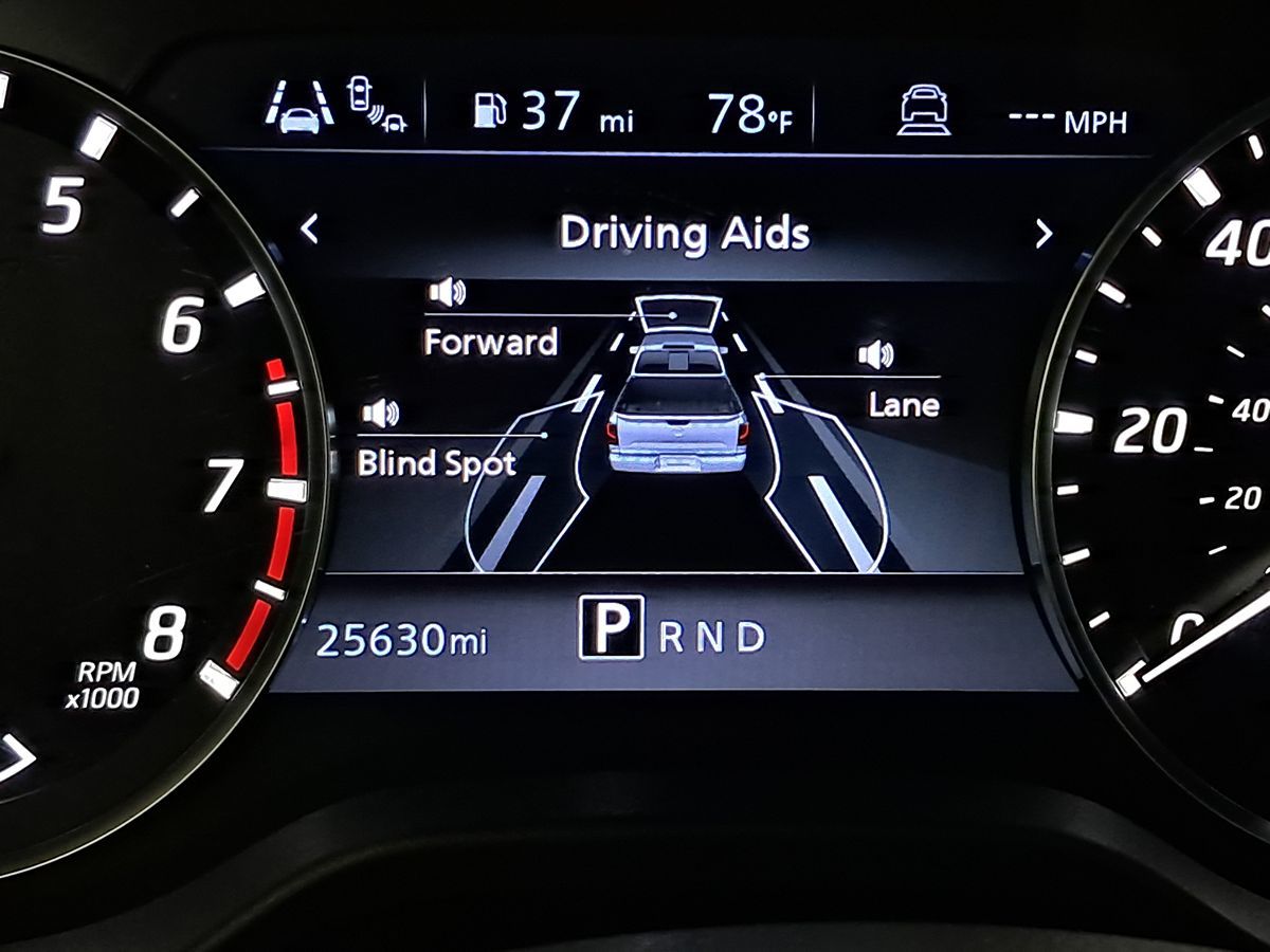 2023 Nissan Titan SV Crew Cab photo 10
