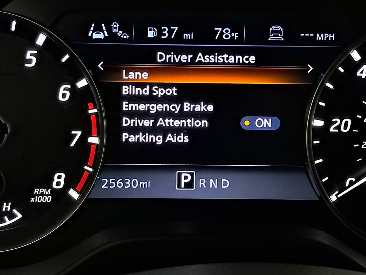 2023 Nissan Titan SV Crew Cab photo 11